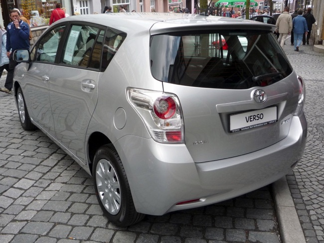 toyota verso la voiture familiale 7 places hybride