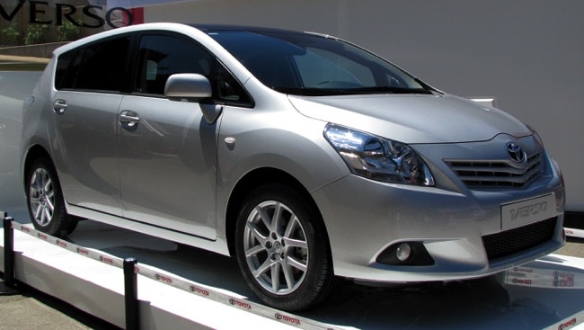 toyota verso la voiture familiale 7 places hybride